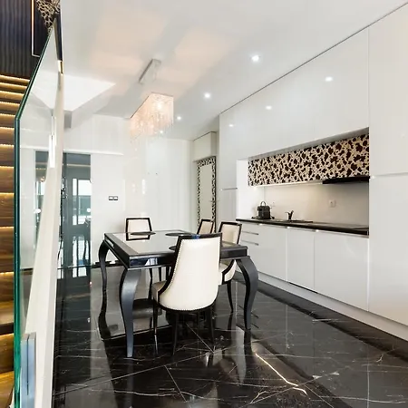 The Crystal Palace Apartman